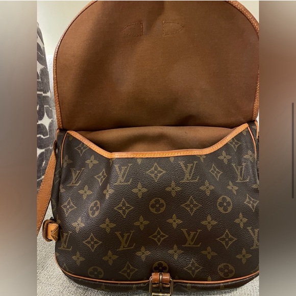 Louis Vuitton Saumur monogram bag - Picture 6 of 12